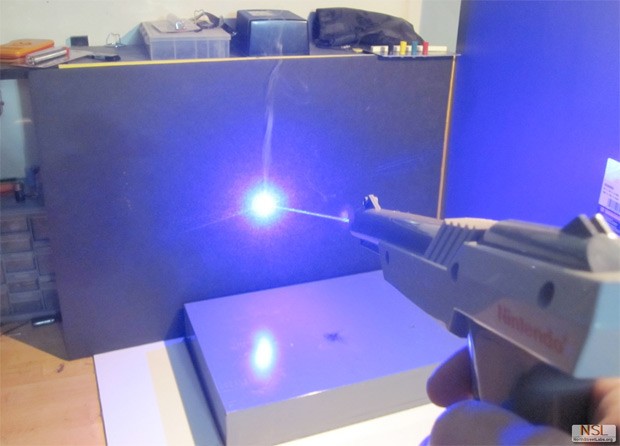 Funktionstüchtige Laserpistole aus NES-Waffe